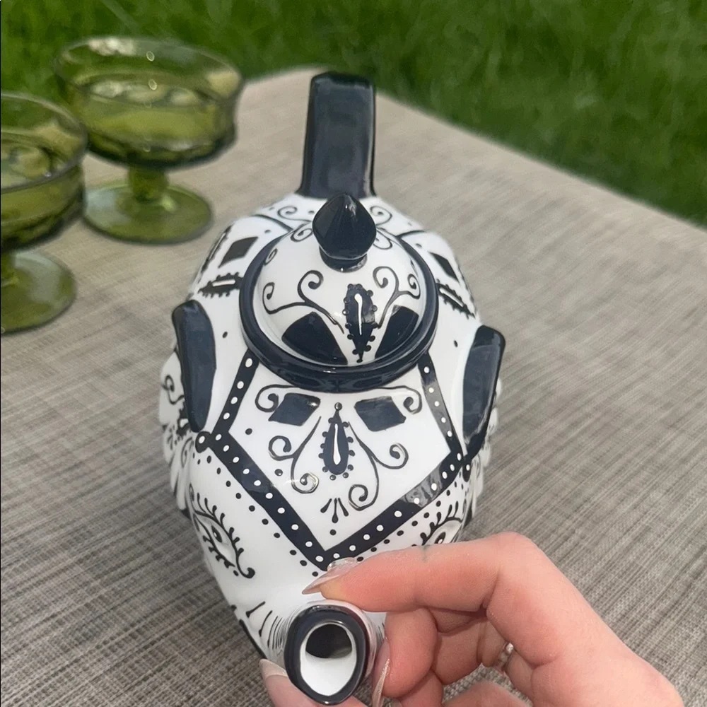Black and White Elephant Teapot - Picture 5 of 7